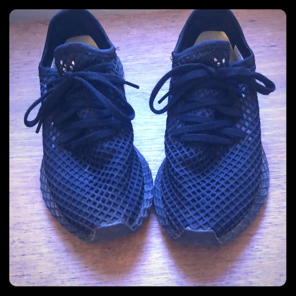 Black adidas shoes size 7 1/2.